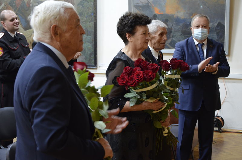 Глава Курганинского района Андрей Ворушилин поздравил с Днём Героев Отечества наших заслуженных земляков