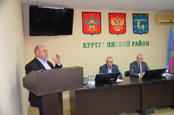 Рабочая неделя в районной администрации началась с планерного совещания, которое провел руководитель муниципалитета Андрей Ворушилин.