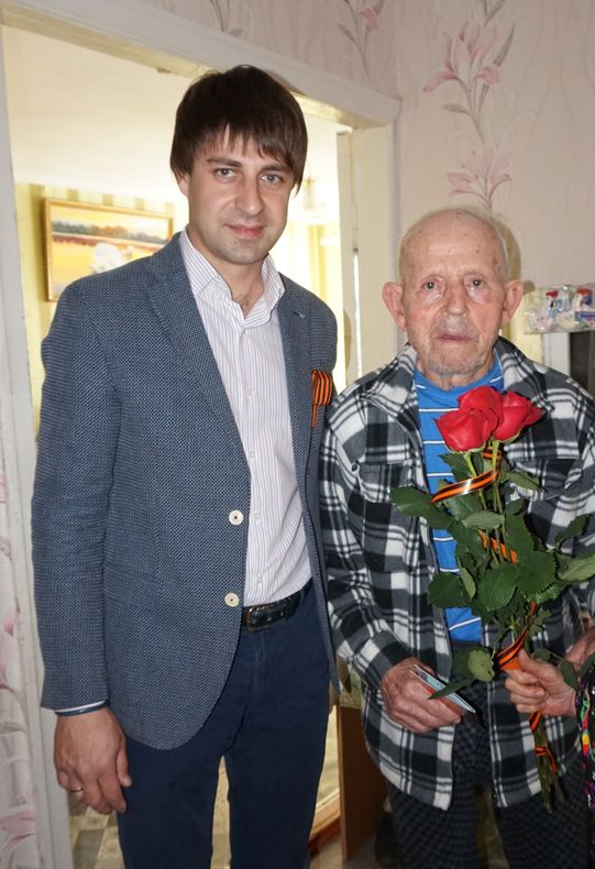 Председатель Совета депутатов городского поселения поздравил ветеранов от имени главы района Андрея Ворушилина