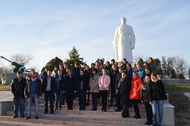 Крымский район сегодня посетила делегация молодежи из Курганинского района.