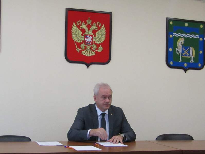 Глава Курганинского района Андрей Ворушилин провел рабочее совещание по вопросу продолжения строительства спортивного комплекса в 76 квартале города Курганинска.