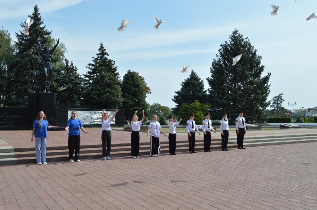 3 сентября 2023 г. у мемориального комплекса «Ника» в г. Курганинске прошло памятное мероприятие, посвященное Дню солидарности в борьбе с терроризмом.