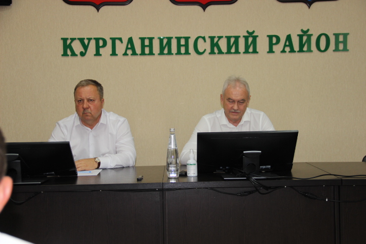  Планерное совещание провел в начале новой рабочей недели глава района Андрей Ворушилин