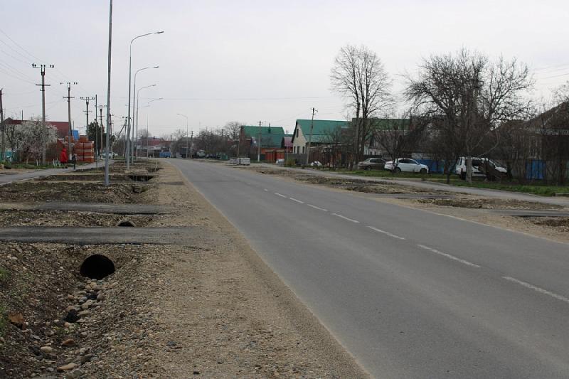 В Брюховецкой и Курганинске по поручению губернатора отремонтировали дороги