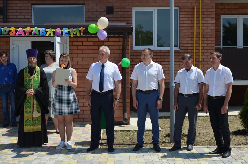 Глава района Андрей Ворушилин вручил ключи от квартир 11 новоселам – молодым людям, оставшимся без попечения родителей