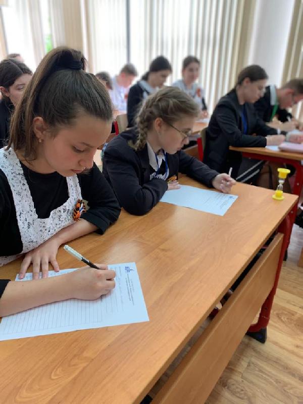 Старшеклассники двух школ Курганинского района написали «Избирательный диктант»
