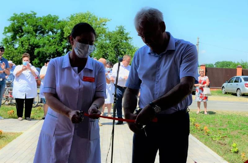 В станице Константиновской торжественно открыли здание врача общей практики