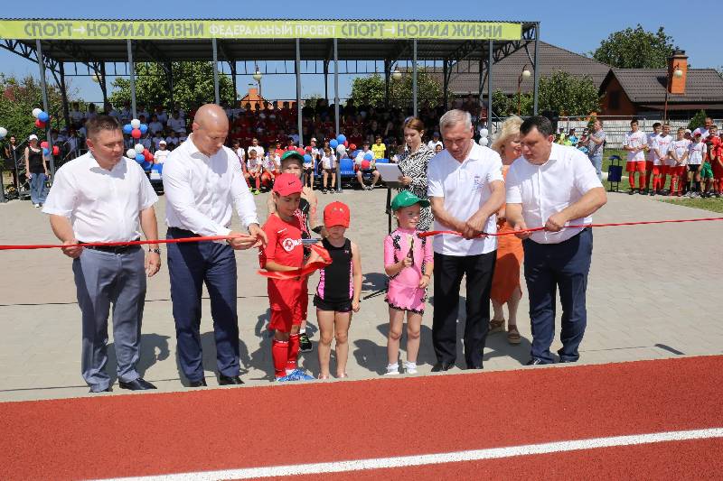 В городе Курганинске торжественно открыли спортивную площадку