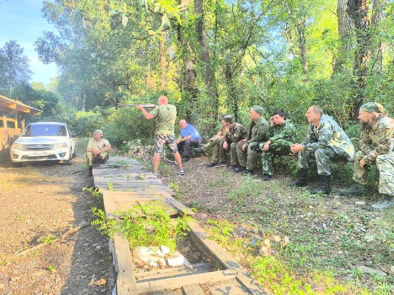 Организовали для святогорцев военно-полевой выход