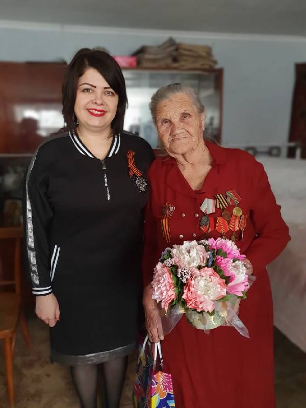 Поздравили труженицу тыла с 96-летним днем рождения