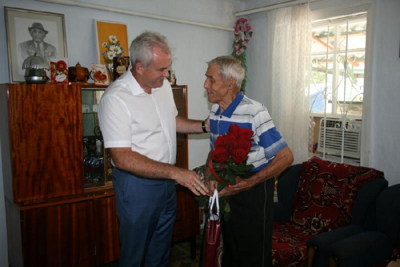 Глава района Андрей Ворушилин поздравил ветерана Великой Отечественной войны Илью Павловича Щеглова со знаменательной датой