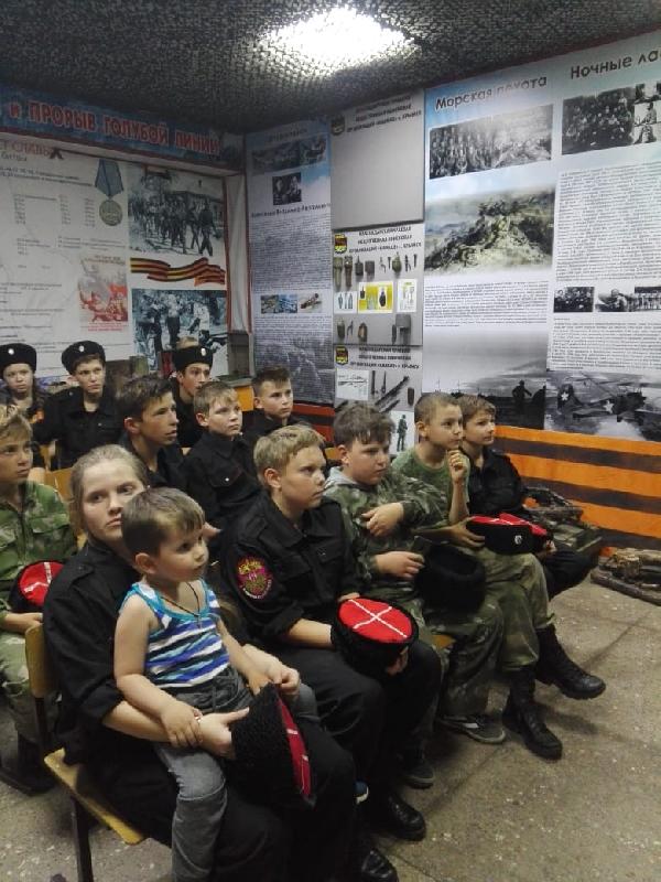 Воспитанники военно-патриотического клуба «Казачья слобода» побывали с экскурсией в Крымском районе