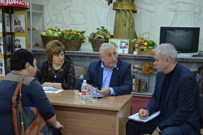 Глава района Андрей Ворушилин встретился с депутатом Государственной Думы РФ Николаем Харитоновым.