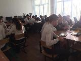Председатель ТИК Курганинская Виктор Патрикеев на уроке деловой игры  «Мы молодые избиратели»  