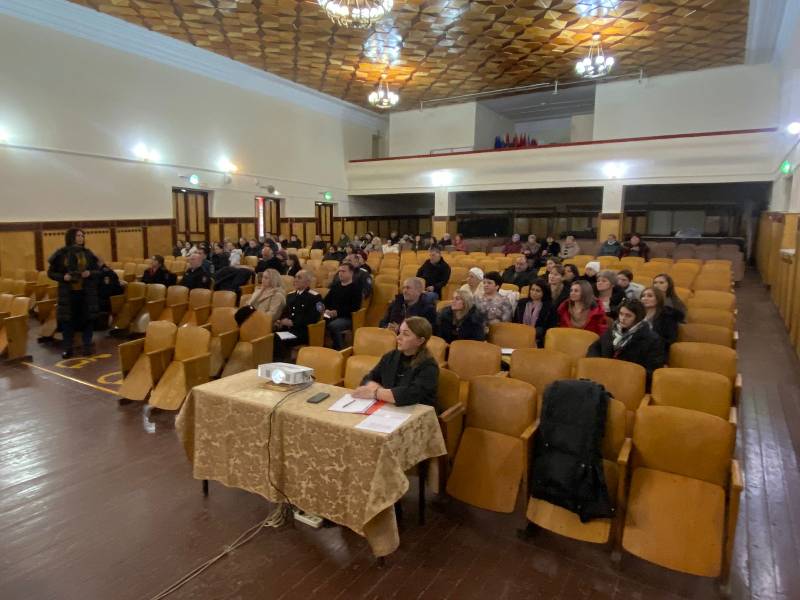 Молодые депутаты Новоалексеевского сельского поселения приняли участие в открытой сессии Совета поселения