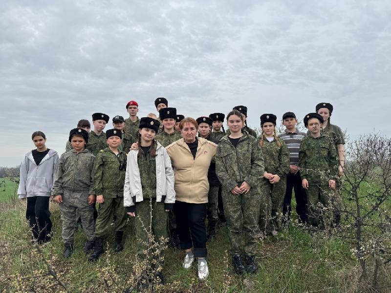 Юнармейцы Курганинского района осуществили полевой выход на Курганы.