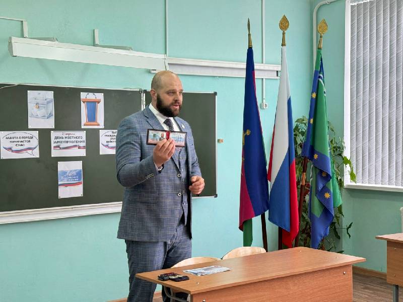 В преддверии Дня местного самоуправления: встреча с молодежью в школе №19