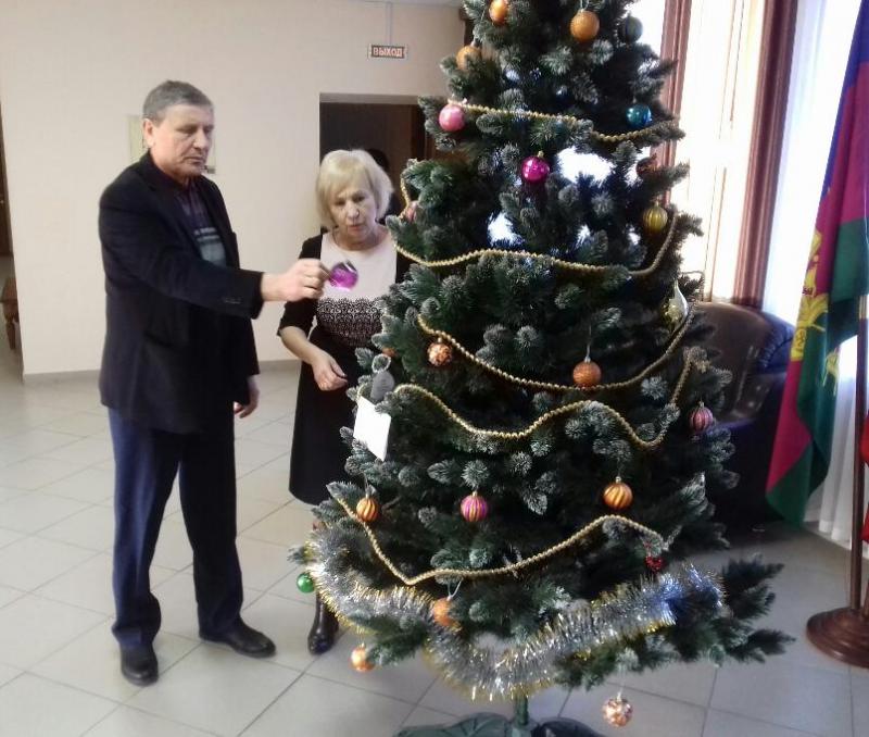  ТИК Курганинская приняла участие в благотворительной акции «Елка желаний»