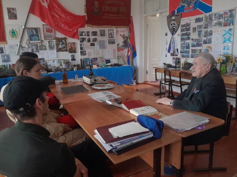 Подарили вымпел в честь важного события