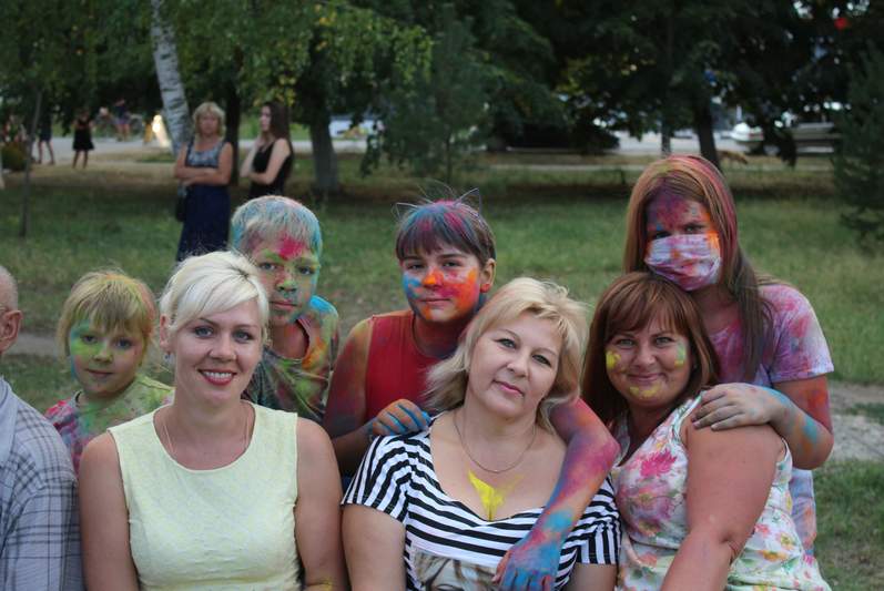 Фестиваль красок прошел в станице Родниковской