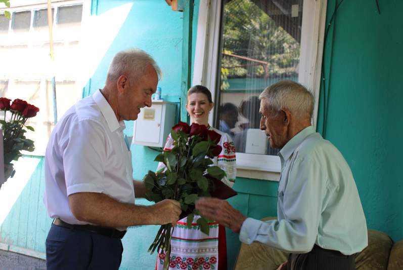 Сегодня ветерану Великой Отечественной войны Илье Павловичу Щеглову исполнилось 98 лет
