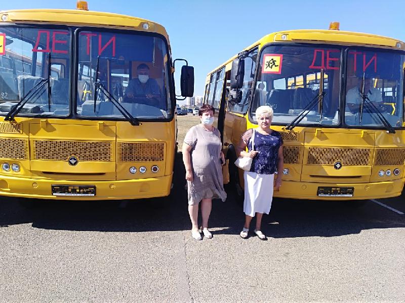 Сегодня в Краснодаре директорам школ муниципалитетов края вручены новые школьные автобусы