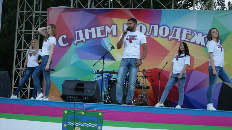 День молодежи в России - один из самых массовых и любимых праздников курганинских юношей и девушек