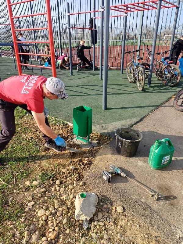 Субботник на спортплощадке