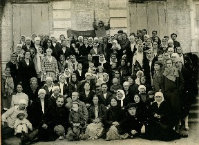     Жители станицы Темиргоевской, 1944 год. Фотодокументы Оп. 1, д. 463.