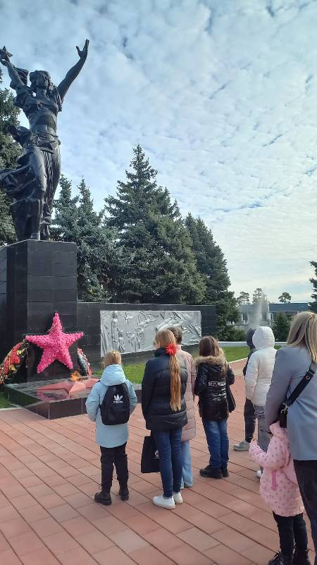 Школьники почтили память героев посещением мемориала в Курганинске
