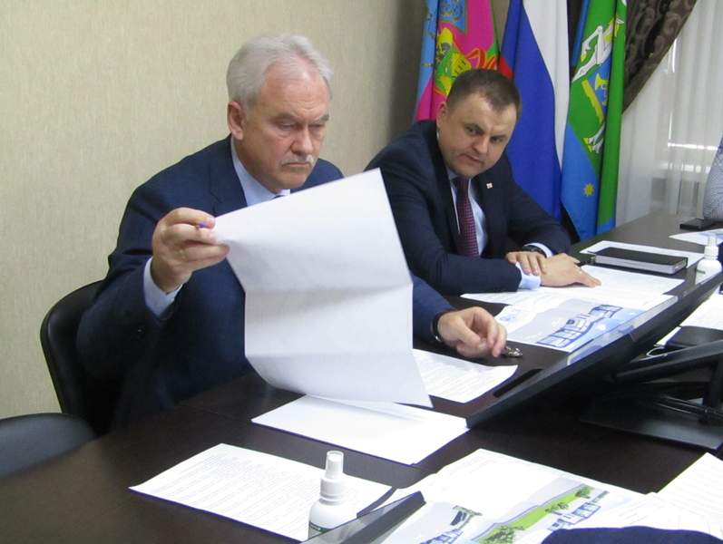Глава Курганинского района Андрей Ворушилин провел заседание Градостроительного совета, на котором рассматривались вопросы благоустройства и размещения объектов на территории муниципалитета