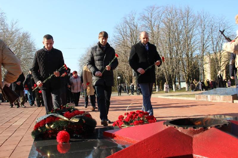 15 февраля у мемориального комплекса «Ника» прошло торжественное мероприятие, на котором курганинцы почтили память солдат и офицеров, исполнявших свой интернациональный долг вдали от Родины и близких. 