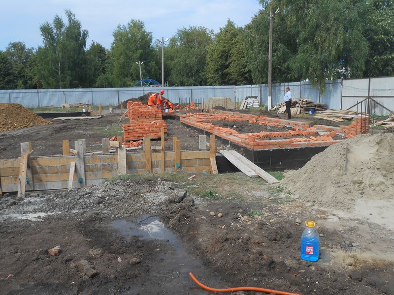 Строительство спорткомплекса в станице Родниковской находится под контролем главы района Андрея Ворушилина