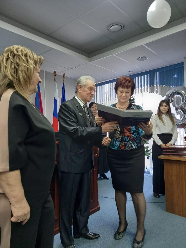 В канун нового года Почетная грамота Законодательного собрания Краснодарского края вручена Марине Быльской