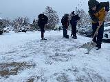 Молодой депутат организовал трудовой десант по расчистке снега