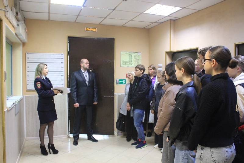 В Курганинском районе полицейские провели день открытых дверей для школьников.