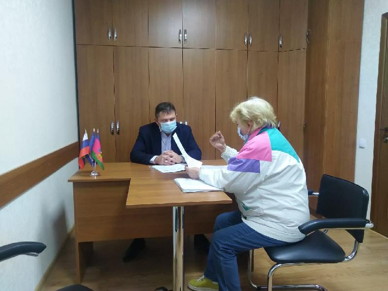 Прием граждан по личным вопросам провел заместитель главы Курганинского района, управляющий делами Дмитрий Шунин