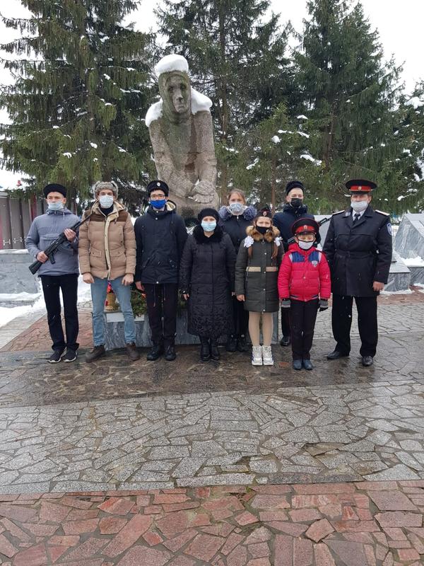 Молодые депутаты Курганинского района возложили цветы к памятникам защитников Отечества