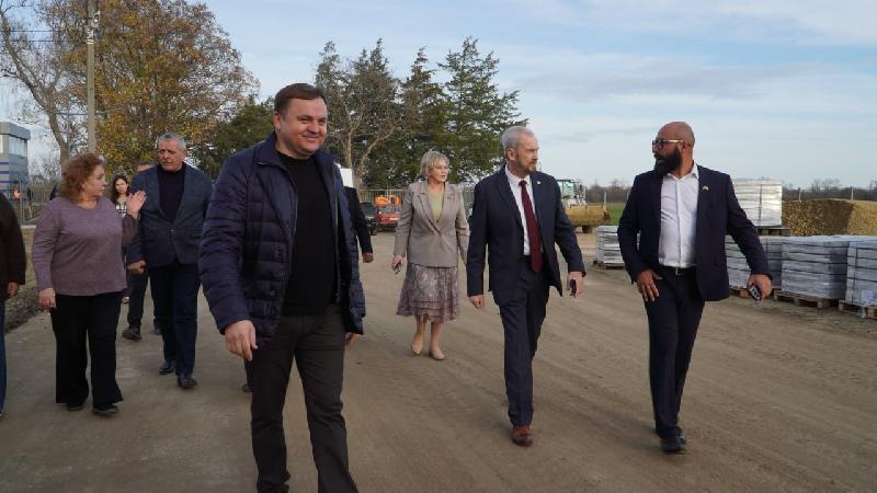 Глава района Андрей Ворушилин Вместе с депутатами районного Совета побывал в молодежном центре «Полет», который базируется на территории курганинского аэропорта