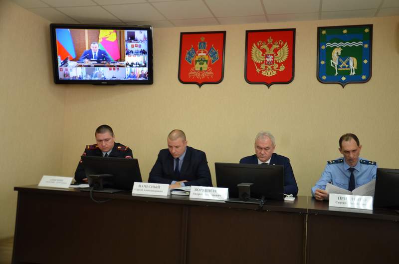 Сегодня при администрации Курганинского района прошло заседание антитеррористической комиссии под руководством главы района Андрея Ворушилина
