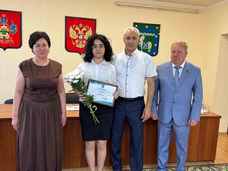 Первый заместитель главы Курганинского района Светлана Мезрина приняла участие в работе внеочередной сессии Совета муниципального образования Курганинский район VIII созыва.