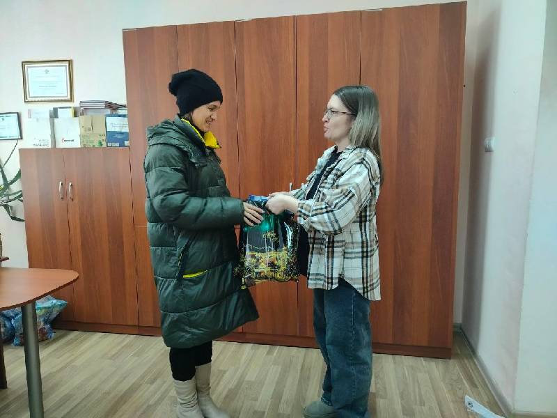 Вручили новогодние подарки