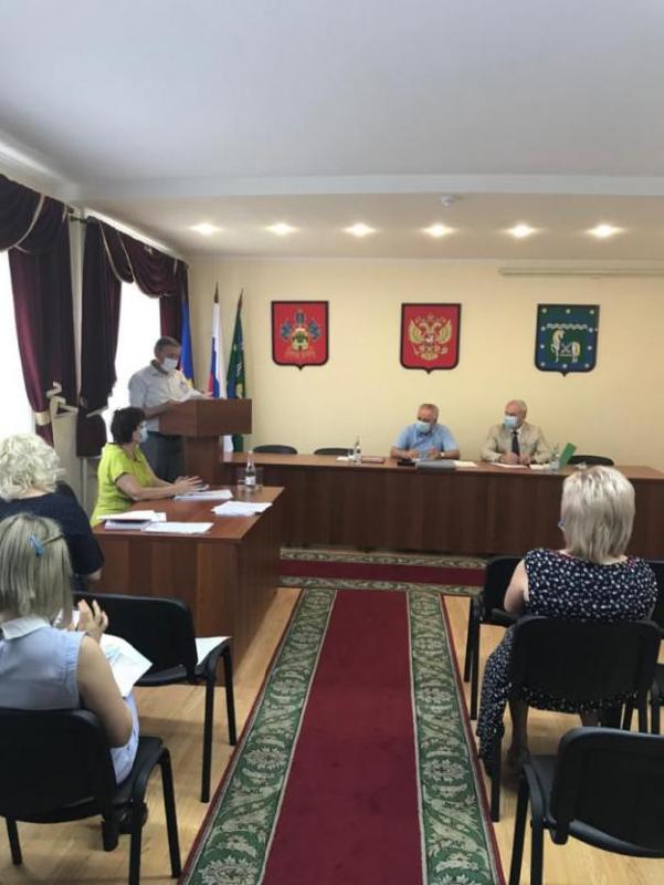 Председатель ТИК выступил на сессии Совета депутатов района